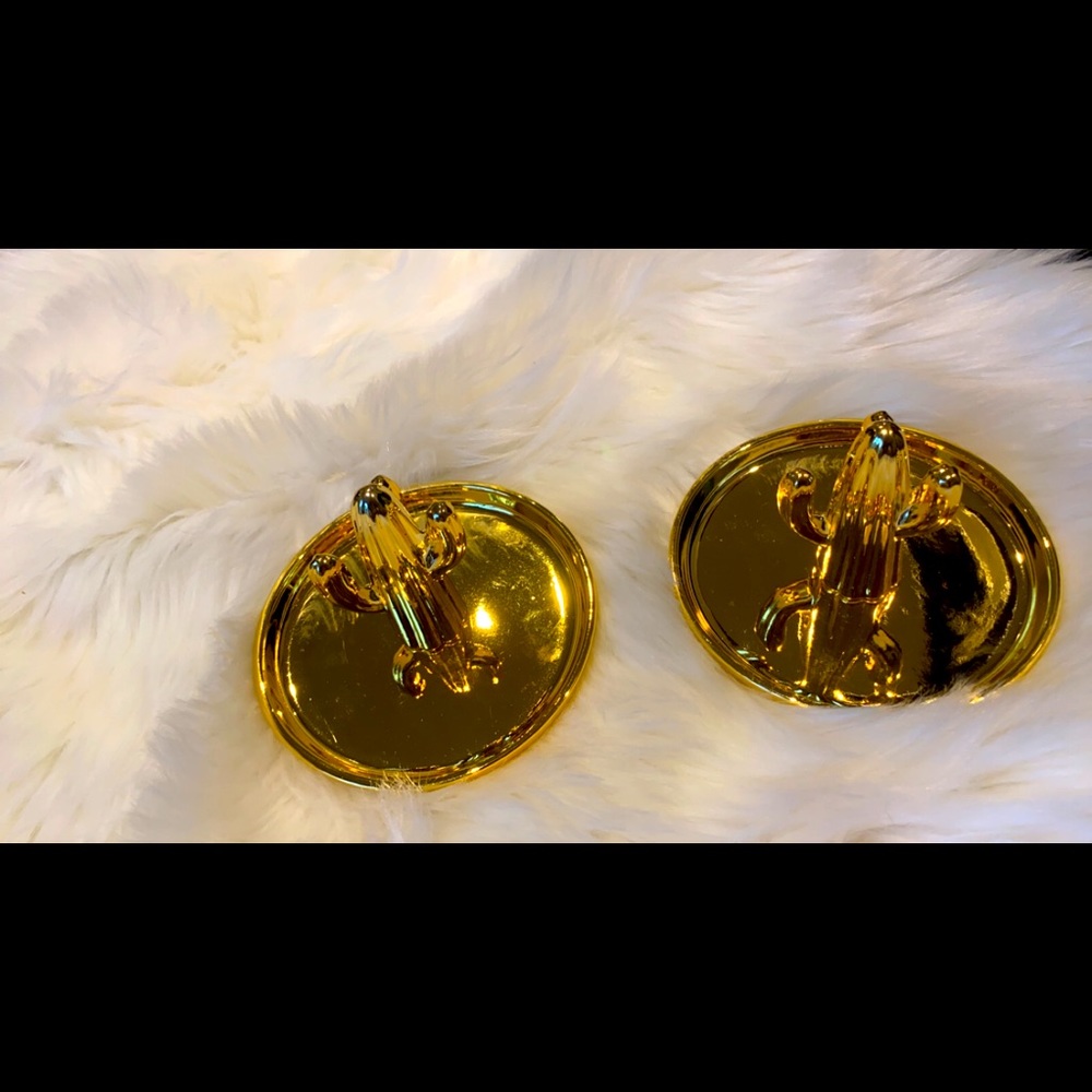 Gold plated jewelry holder